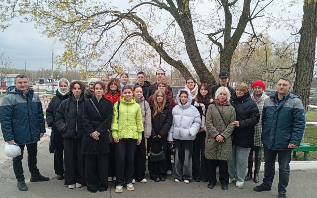 В рамках профориентационной работы на Мозырском НПЗ в цехах №9 и №10 побывали учащиеся подшефной школы №11.